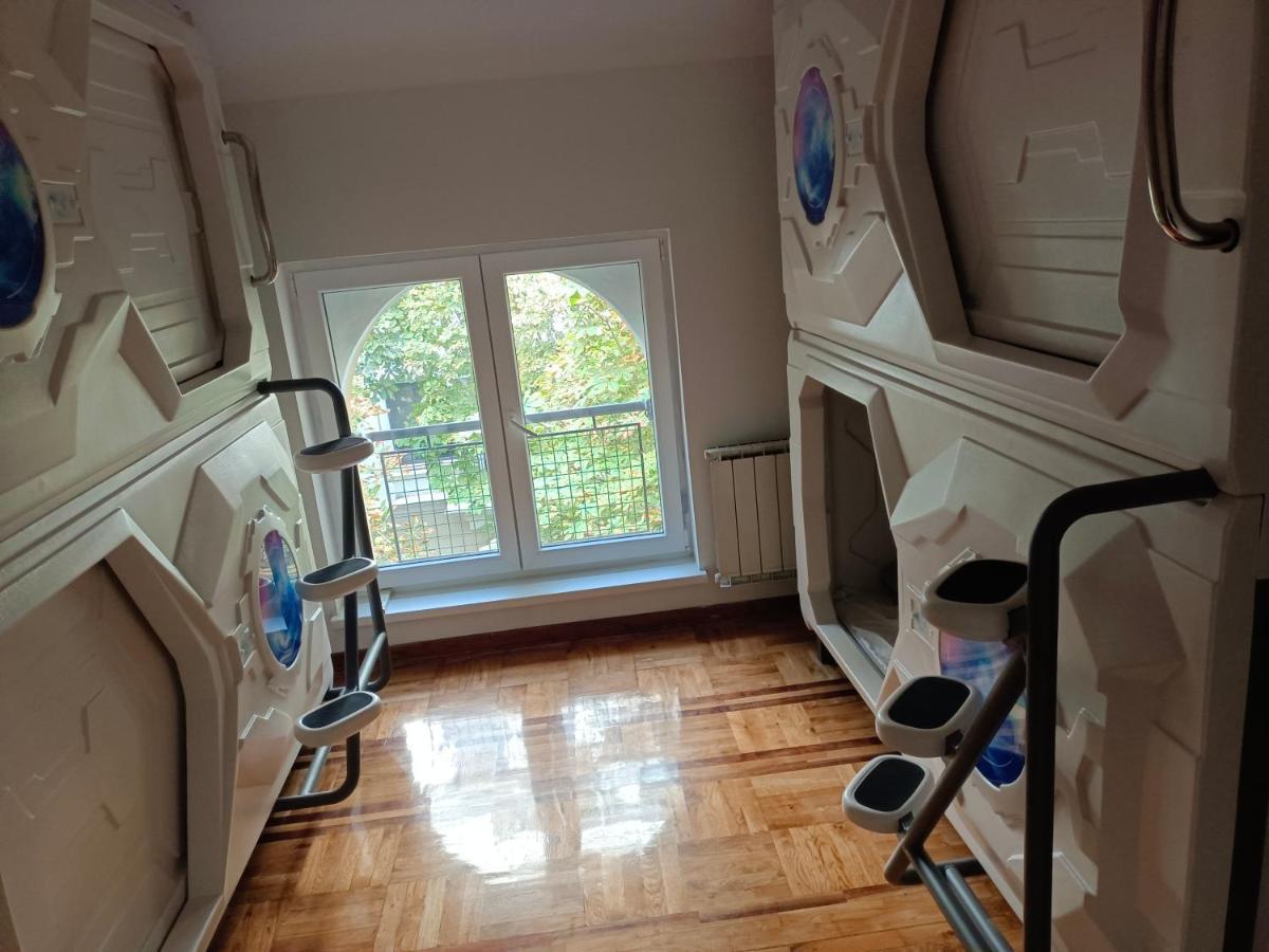 Panda Victor Space Capsule Hostel-Neo Nomad Bělehrad Exteriér fotografie