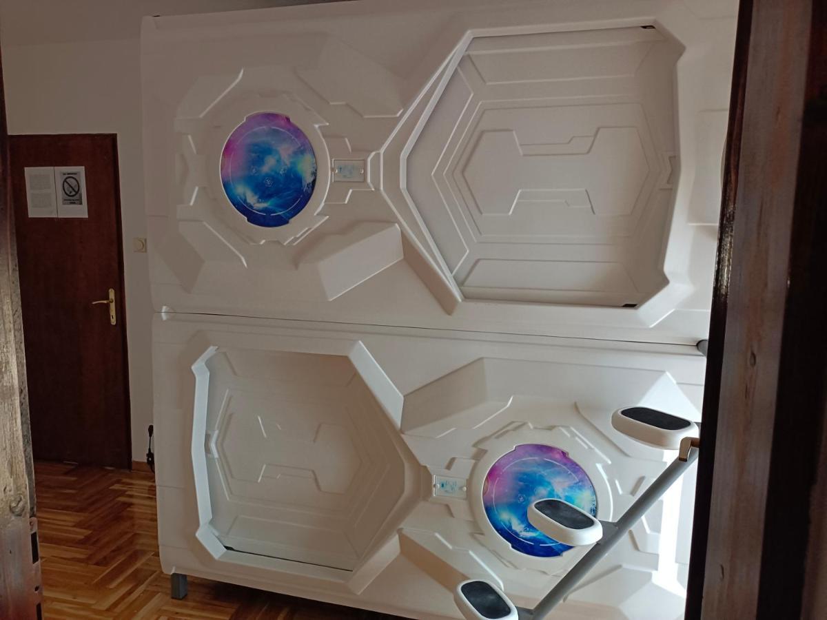 Panda Victor Space Capsule Hostel-Neo Nomad Bělehrad Exteriér fotografie
